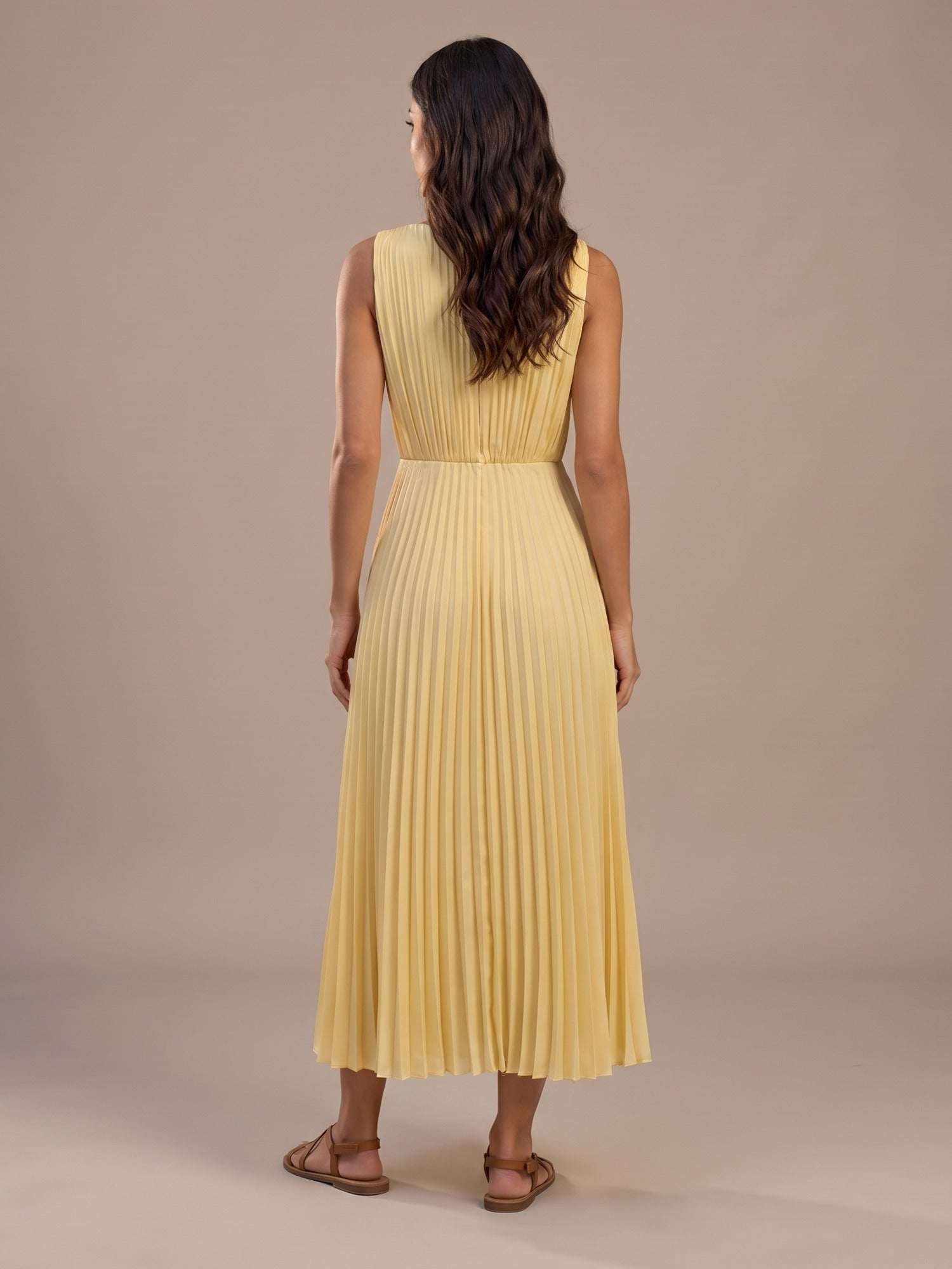 Vestido Midi Plisado con Aberturas