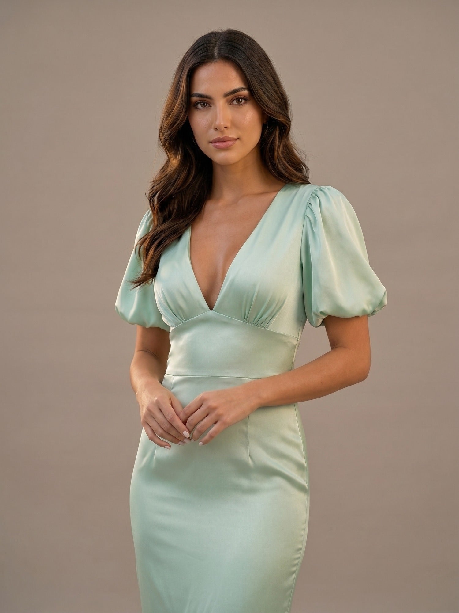 Vestido Largo Satinado de Manga Abullonada