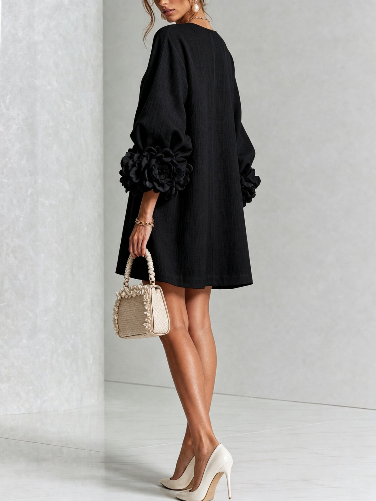Amalia — Vestido de Lino con Puños de Rosa - Negro