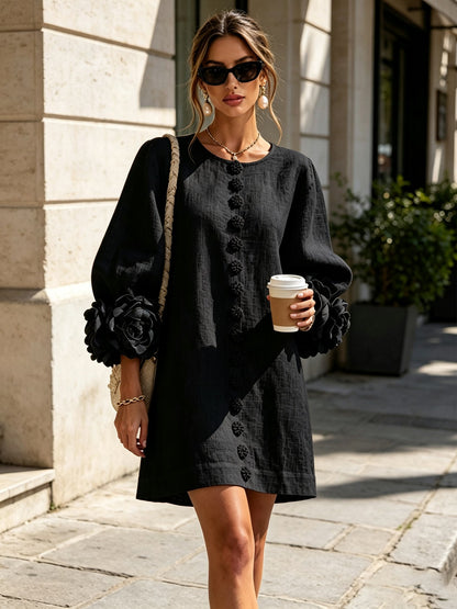 Amalia — Vestido de Lino con Puños de Rosa - Negro