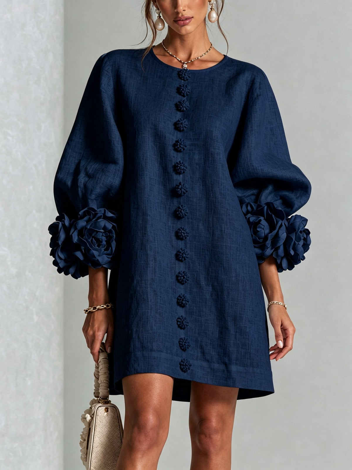 Amalia — Vestido de Lino con Puños de Rosa - Azul Marino