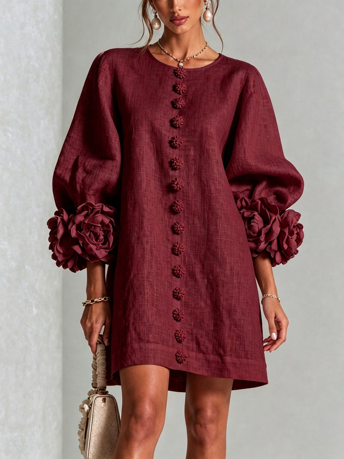 Amalia — Vestido de Lino con Puños de Rosa - Burdeos