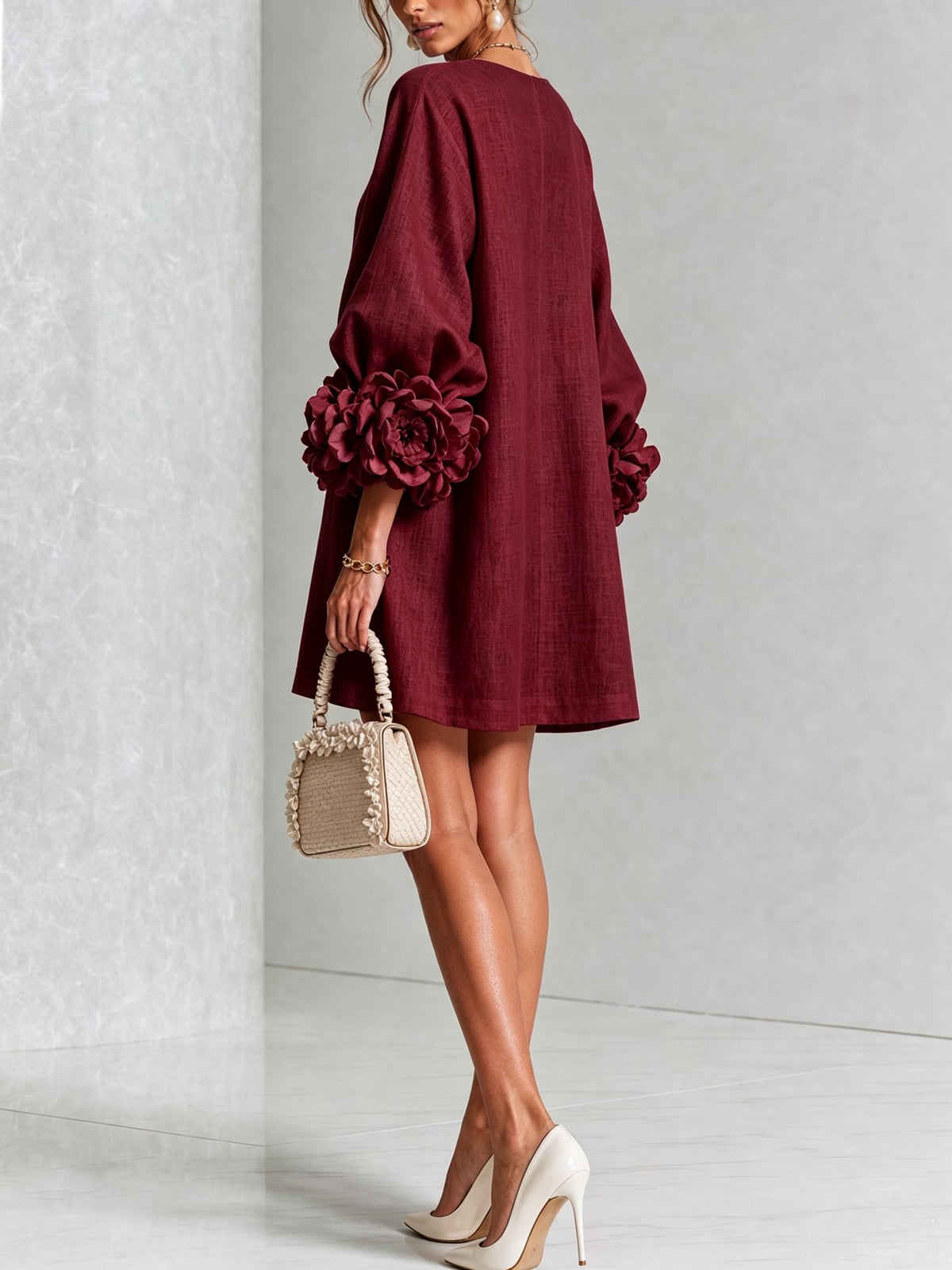Amalia — Vestido de Lino con Puños de Rosa - Burdeos