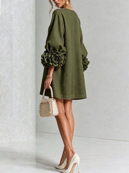 Amalia — Vestido de Lino con Puños de Rosa - Verde Oliva