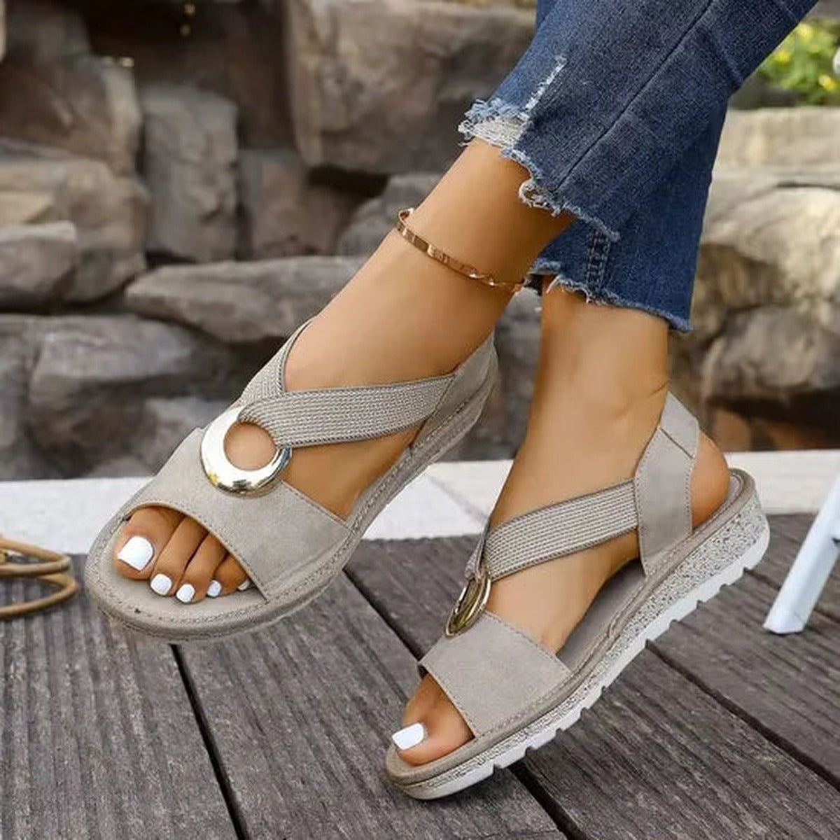 Brisa — Sandalia de Tiras con Anilla - Beige Arena