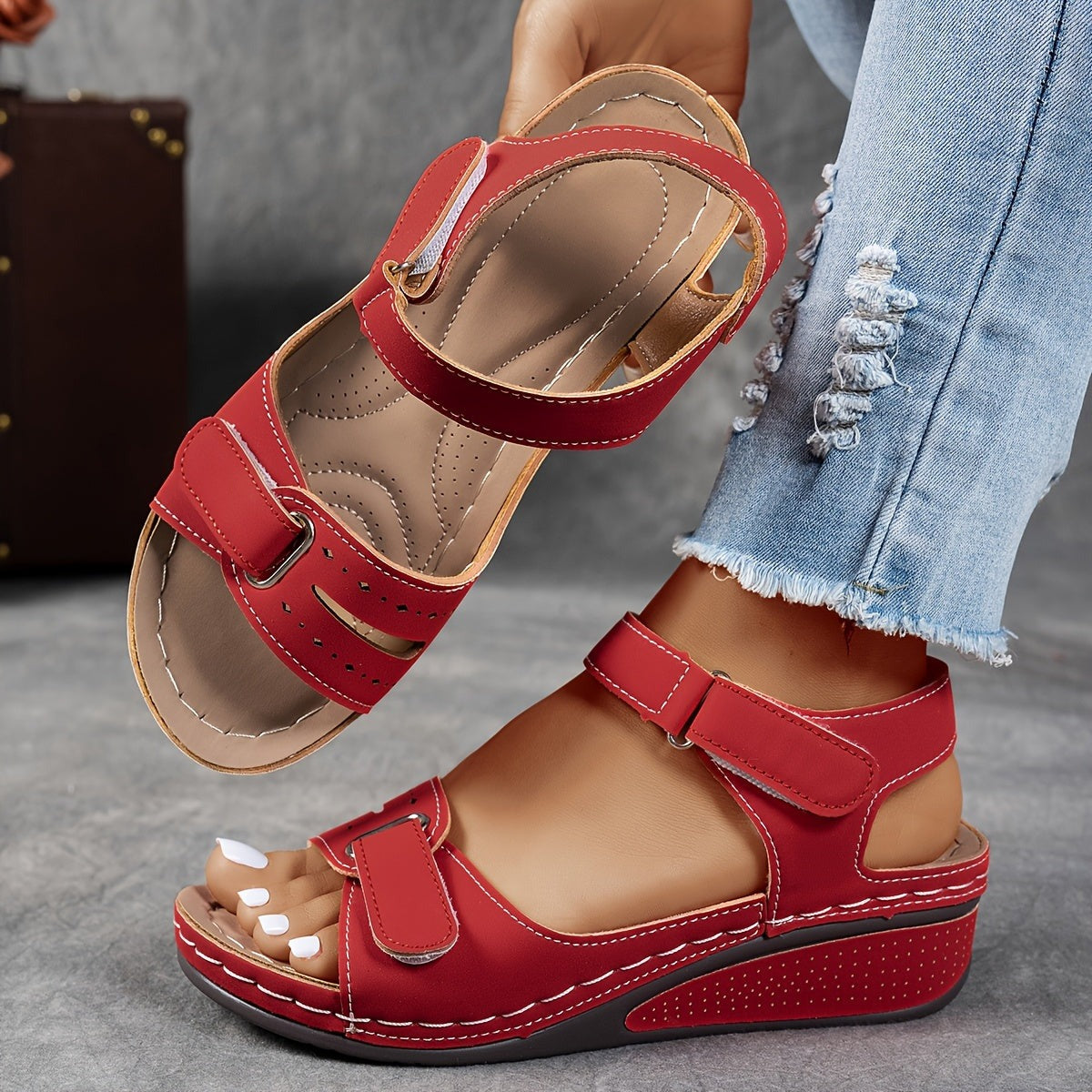 Carmela — Sandalia de Cuña con Velcro - Rojo Venecia