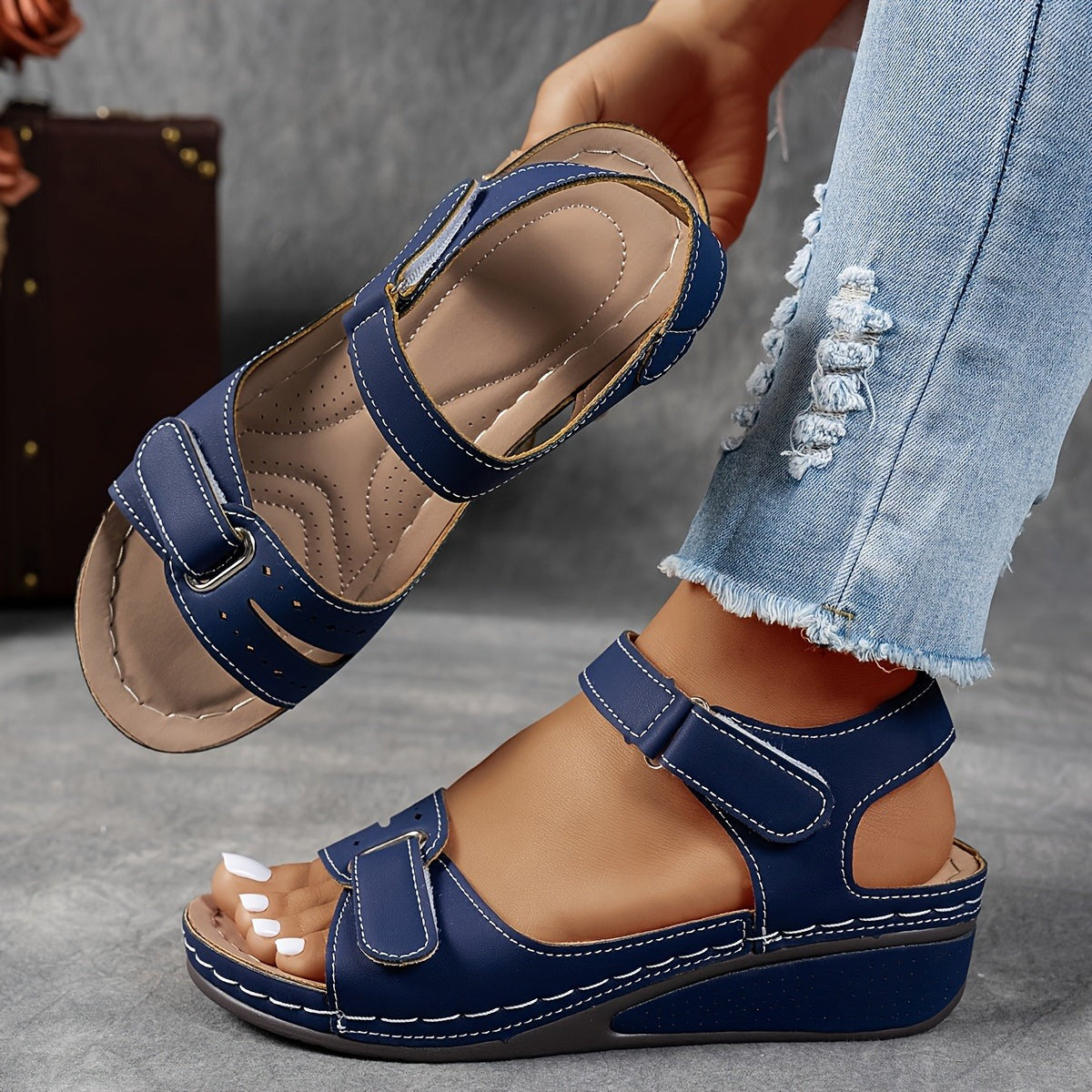 Carmela — Sandalia de Cuña con Velcro - Azul Riviera