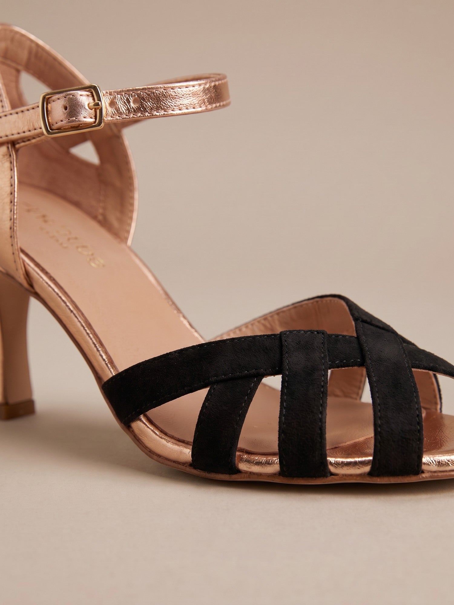 Daniela | Sandalias de Tacón Trenzadas - Negro