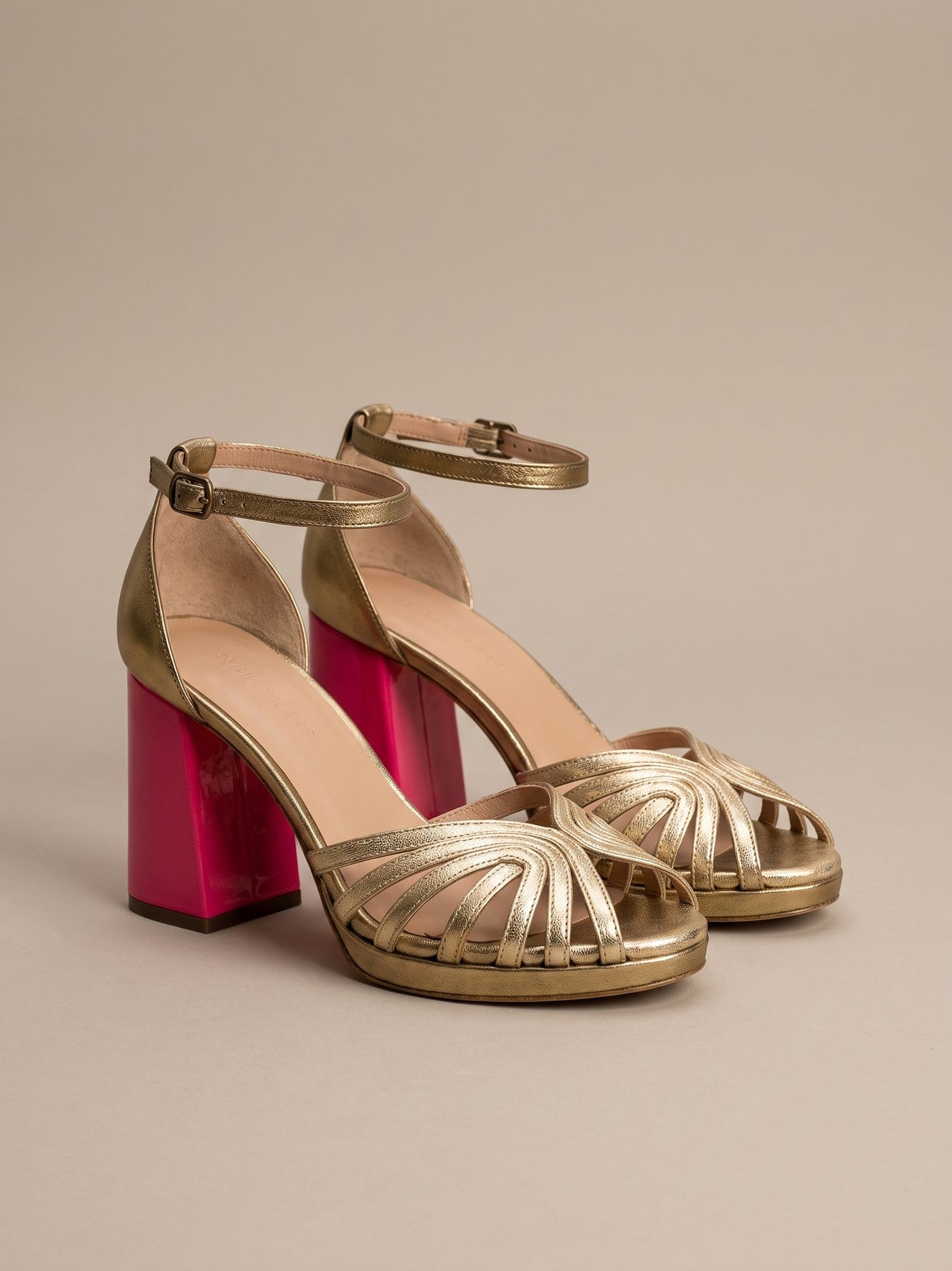 Nora | Sandalias Doradas de Tacón Bloque