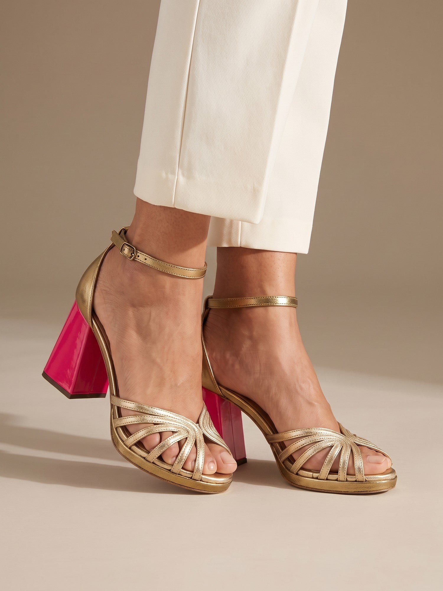 Nora | Sandalias Doradas de Tacón Bloque
