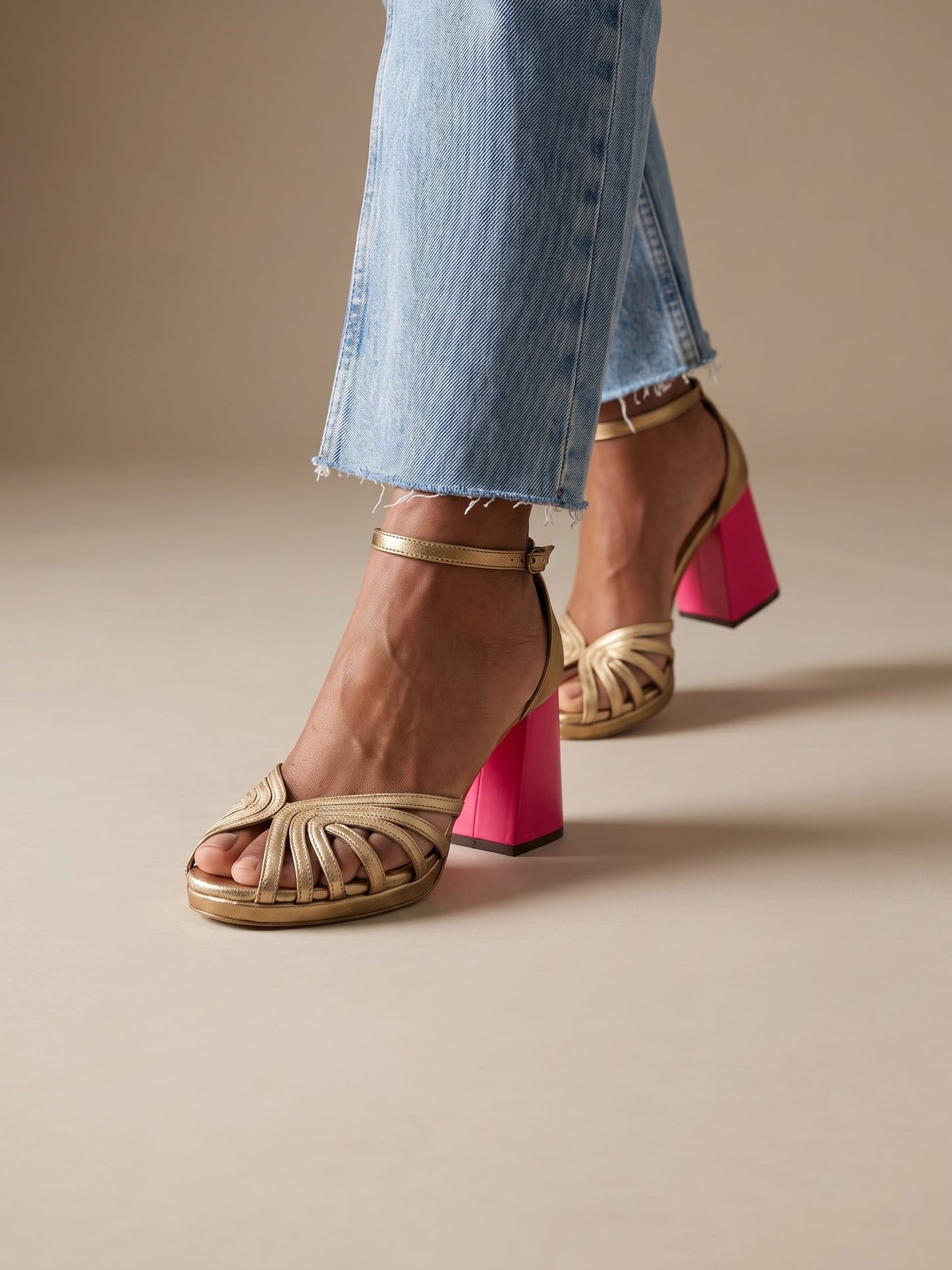Nora | Sandalias Doradas de Tacón Bloque